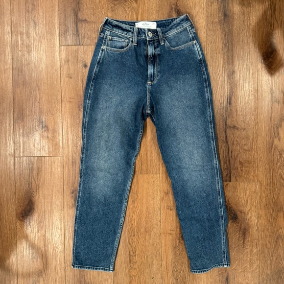 Hollister High-Rise Mom Jean Size 2R - Picture 4 of 4